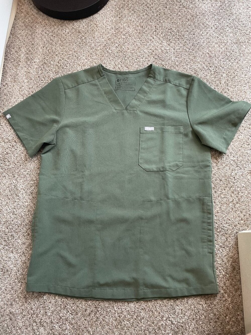 FIGS Moss Slim Chisec Three-Pocket Scrub Top